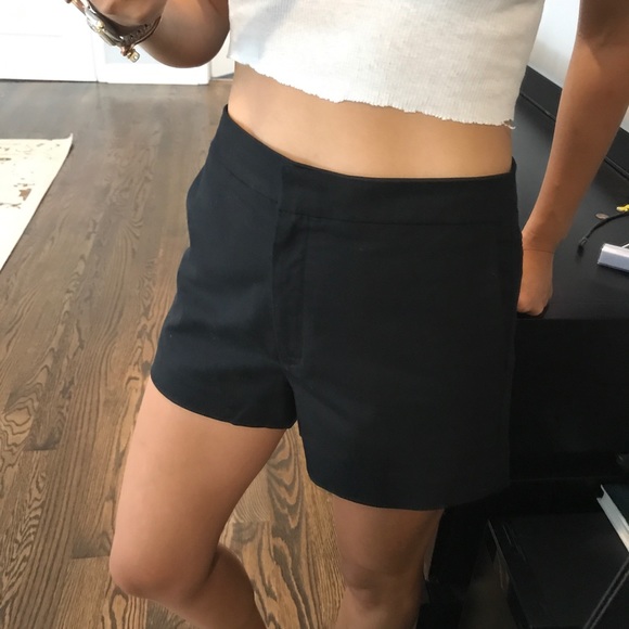 Aritzia Wilfred tan shorts - Picture 5 of 6